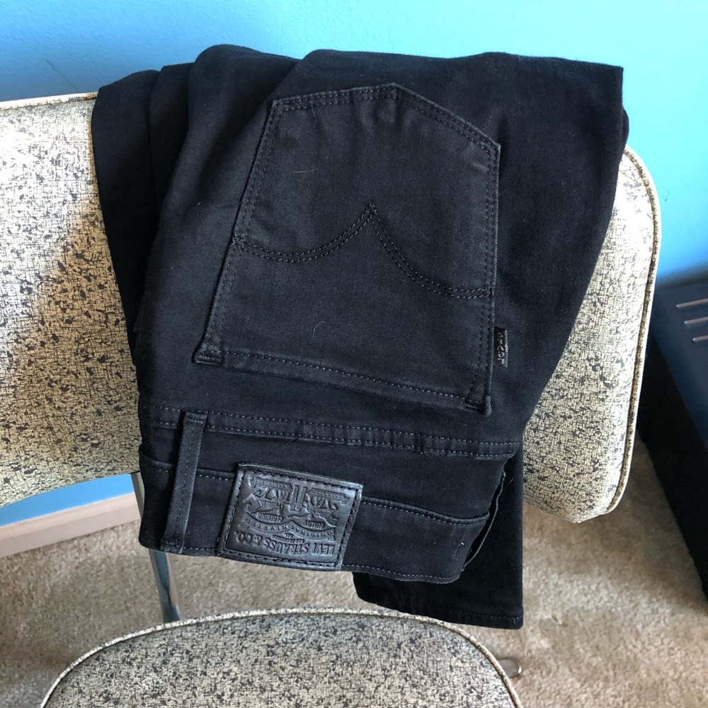 SOLD Levi’s almost brand new black skinny jeans